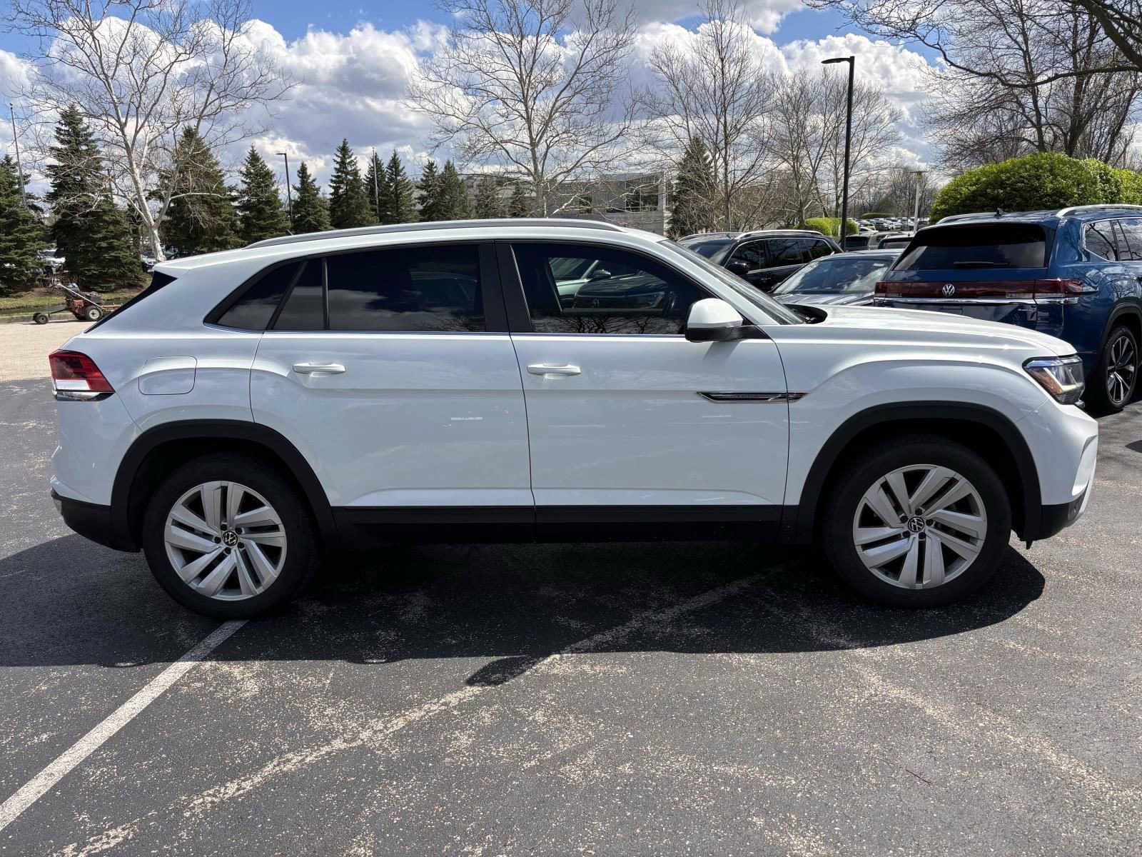 Certified 2020 Volkswagen Atlas Cross Sport SE w/ Towing Package AWD/4WD image 4