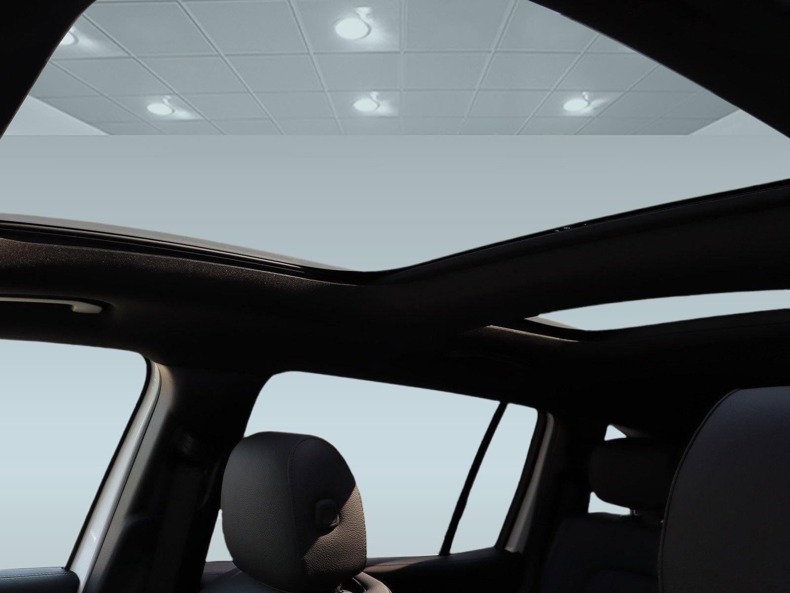 New 2025 Mercedes-Benz GLB 250 image 14