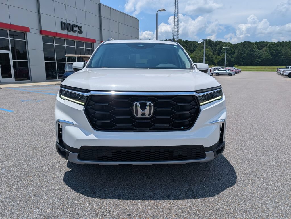 Used 2025 Honda Pilot Touring image 8