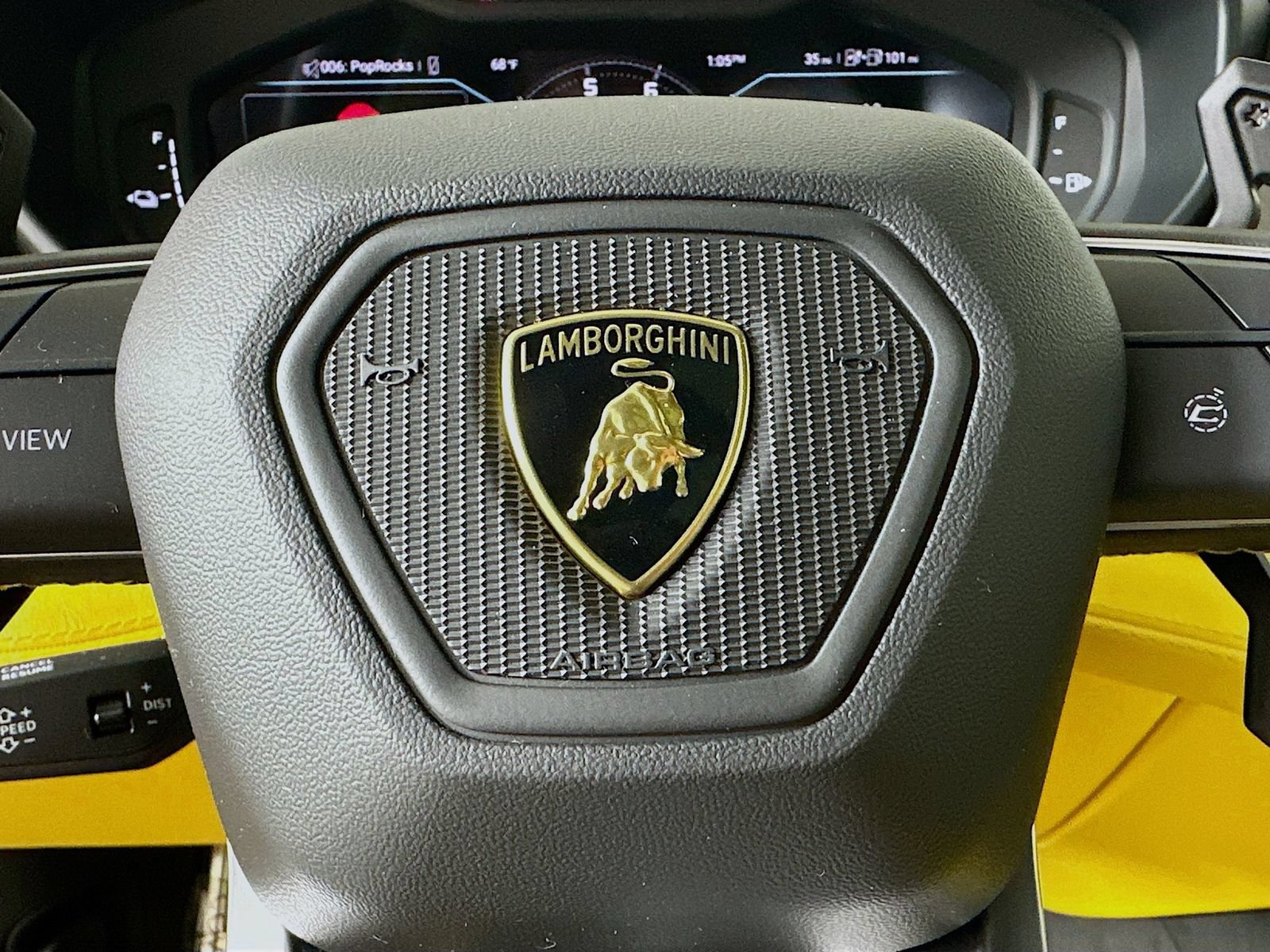 Used 2025 Lamborghini Urus SE AWD/4WD image 52
