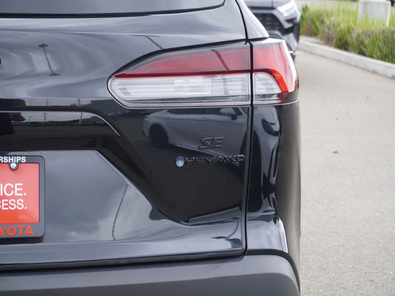 Used 2025 Toyota Corolla Cross AWD Hybrid image 10