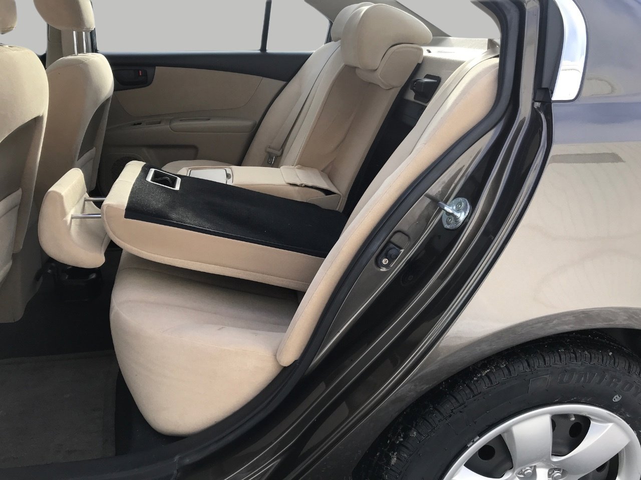 Used 2010 Kia Optima LX image 20