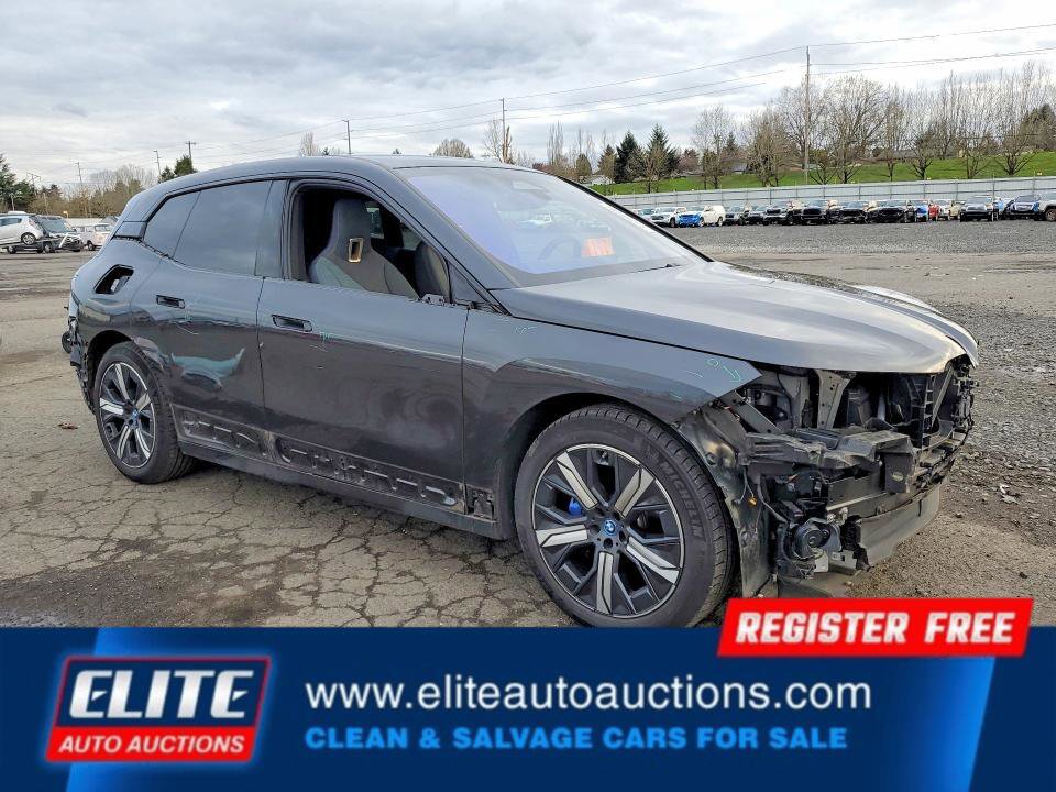 Used 2022 BMW iX xDrive50 w/ Premium Package image 8