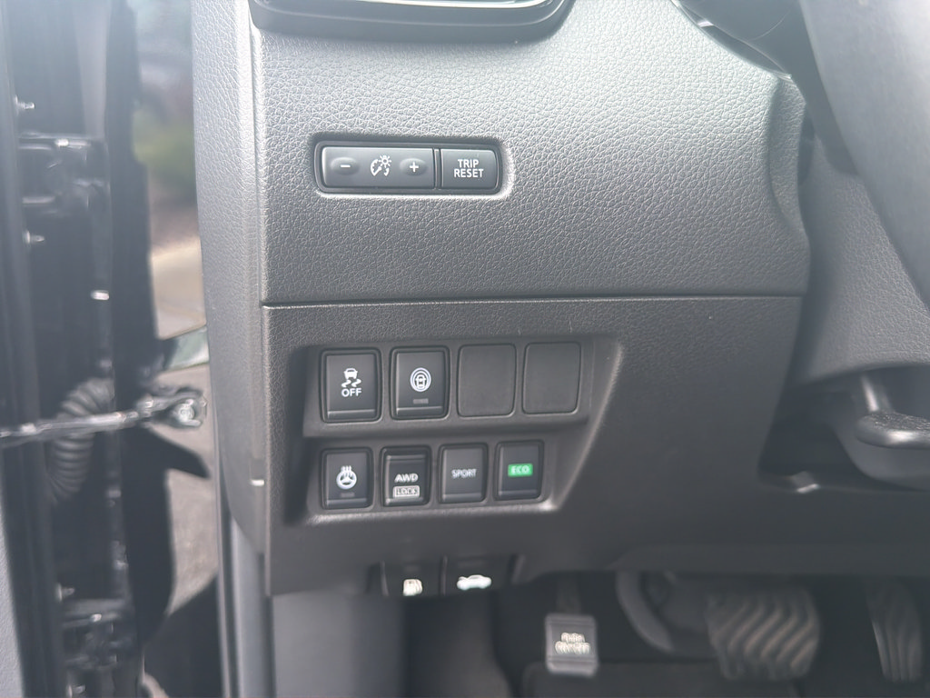 Used 2022 Nissan Rogue Sport SV AWD/4WD image 37