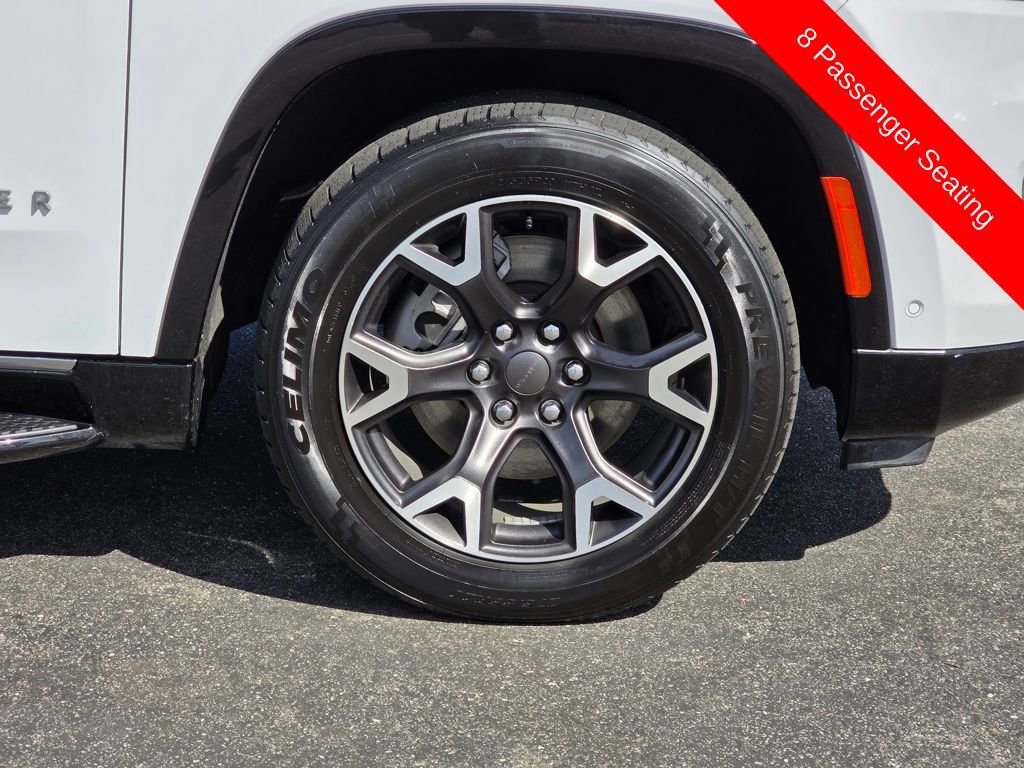 Certified 2024 Jeep Wagoneer L Series III w/ Flexible Seating Group image 9