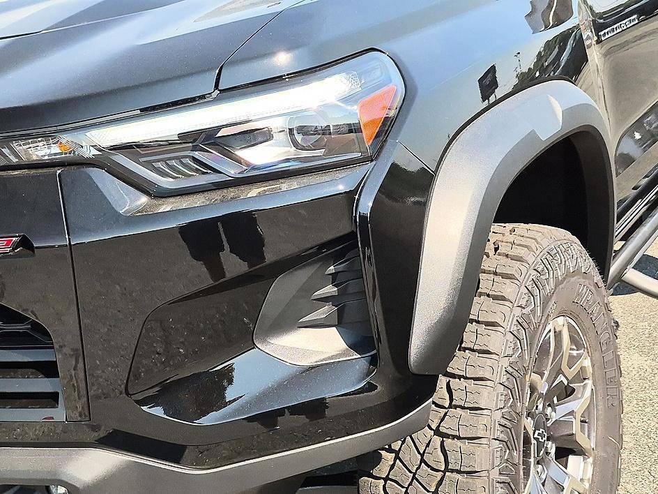 New 2026 Chevrolet Colorado ZR2 w/ Technology Package AWD/4WD image 9