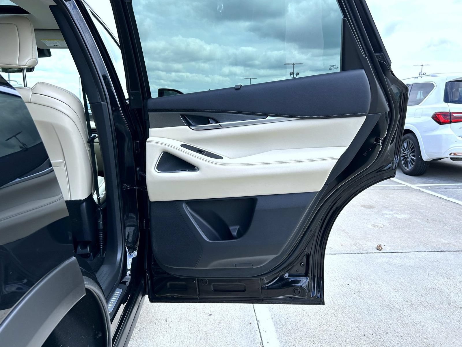 Certified 2025 INFINITI QX60 Luxe AWD/4WD image 17