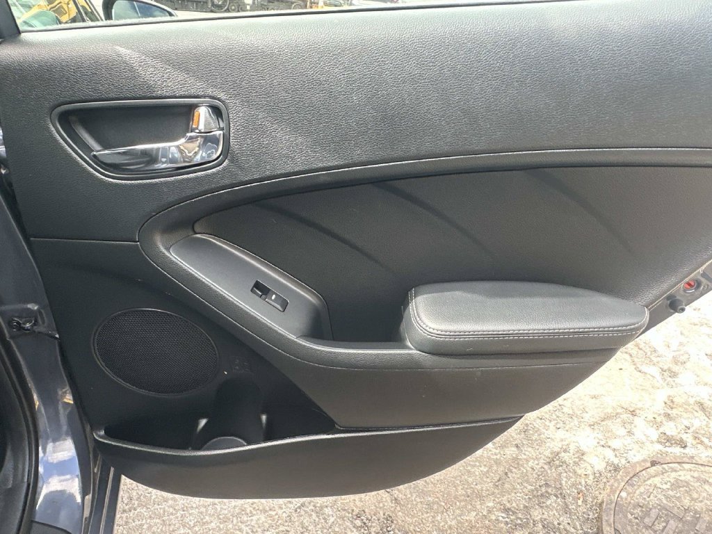 Used 2016 Kia Forte SX FWD image 31
