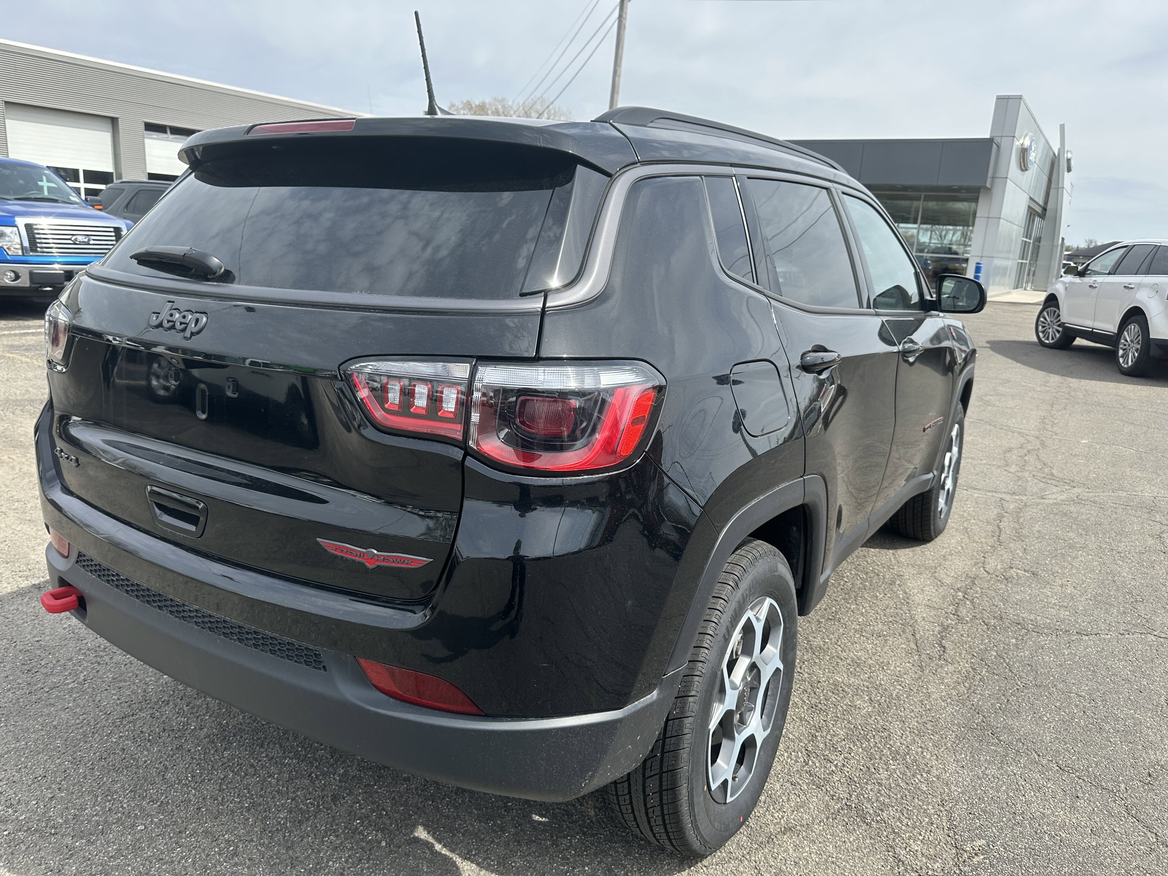 Used 2022 Jeep Compass Trailhawk w/ Trailhawk Convenience Group image 3