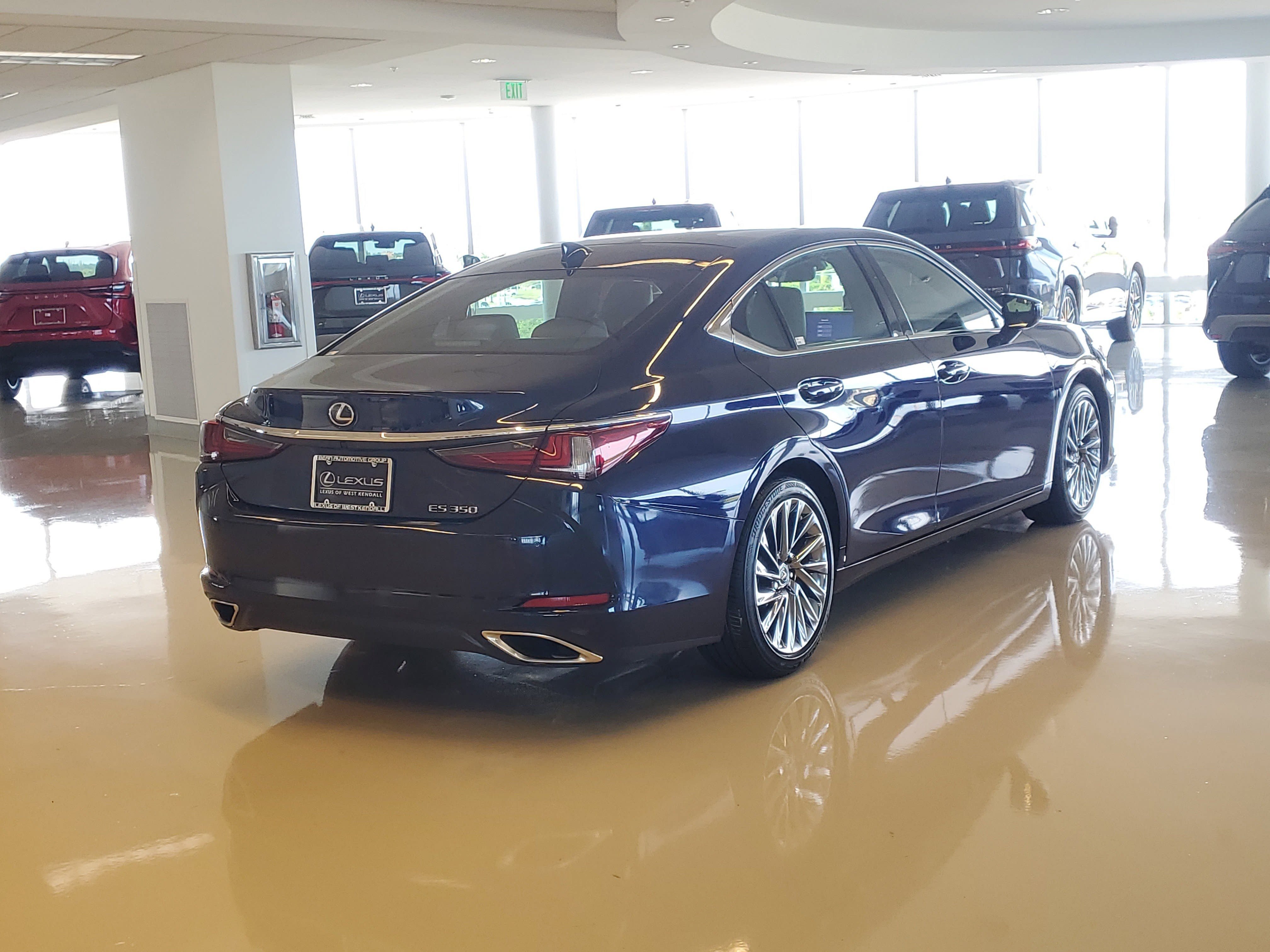 Used 2025 Lexus ES 350 Ultra Luxury w/ Accessory Package (Z2) FWD image 11