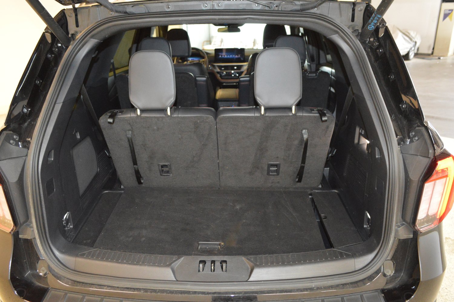 Used 2025 Ford Explorer ST-Line AWD/4WD image 14