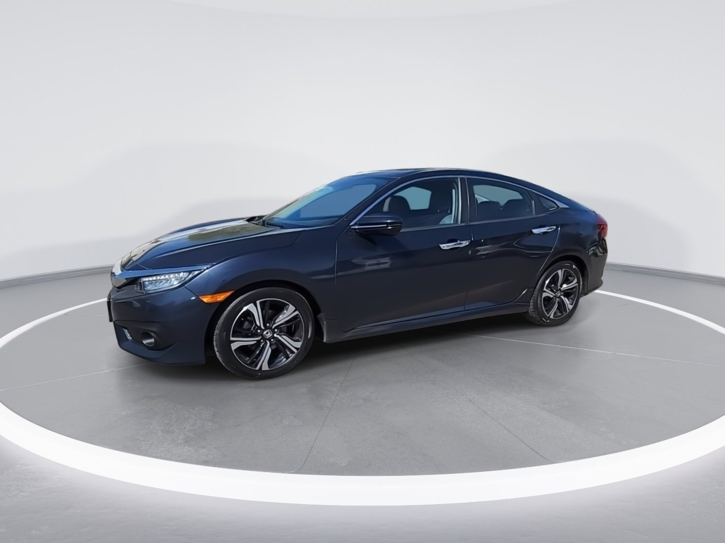 Used 2016 Honda Civic Touring image 4