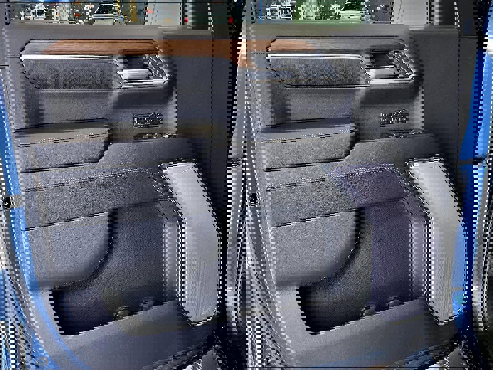 Used 2023 Chevrolet Silverado 1500 High Country w/ High Country Premium Package image 9