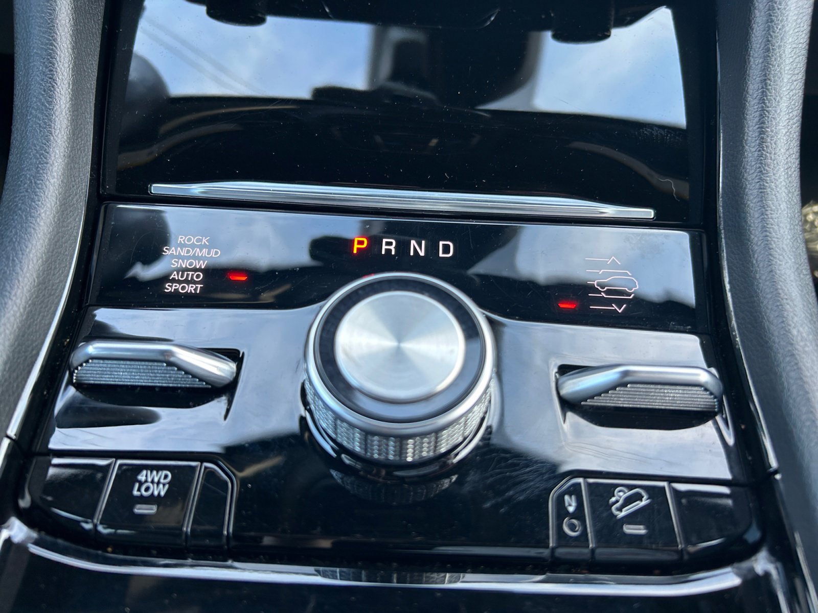 Used 2024 Jeep Grand Cherokee Overland w/ Adv Protech Group III AWD/4WD image 22