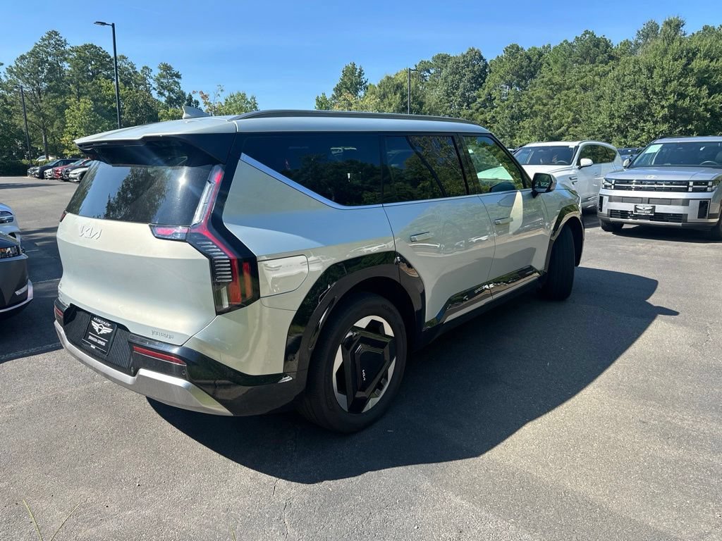 Used 2024 Kia EV9 Land AWD/4WD image 5