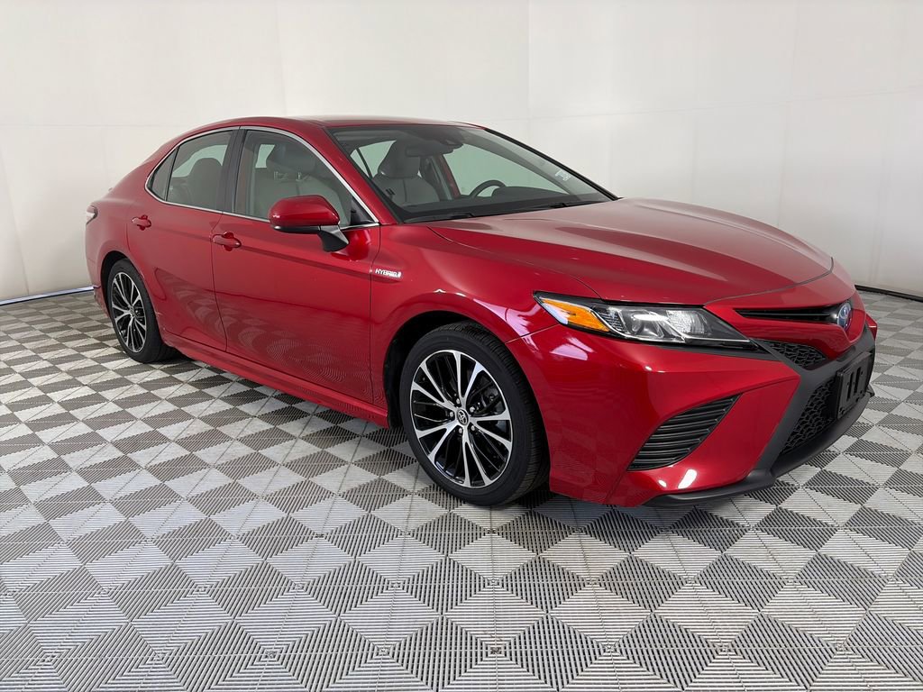 Used 2020 Toyota Camry SE w/ Carpet Mat Package