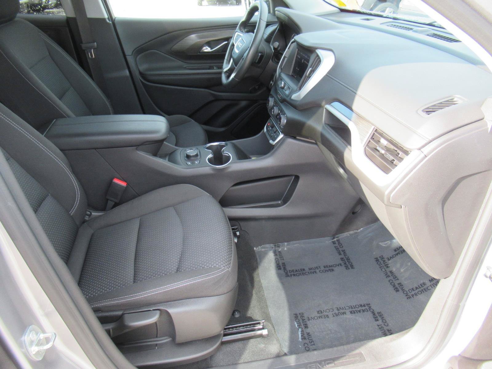Used 2024 GMC Terrain SLE w/ Driver Convenience Package FWD image 11