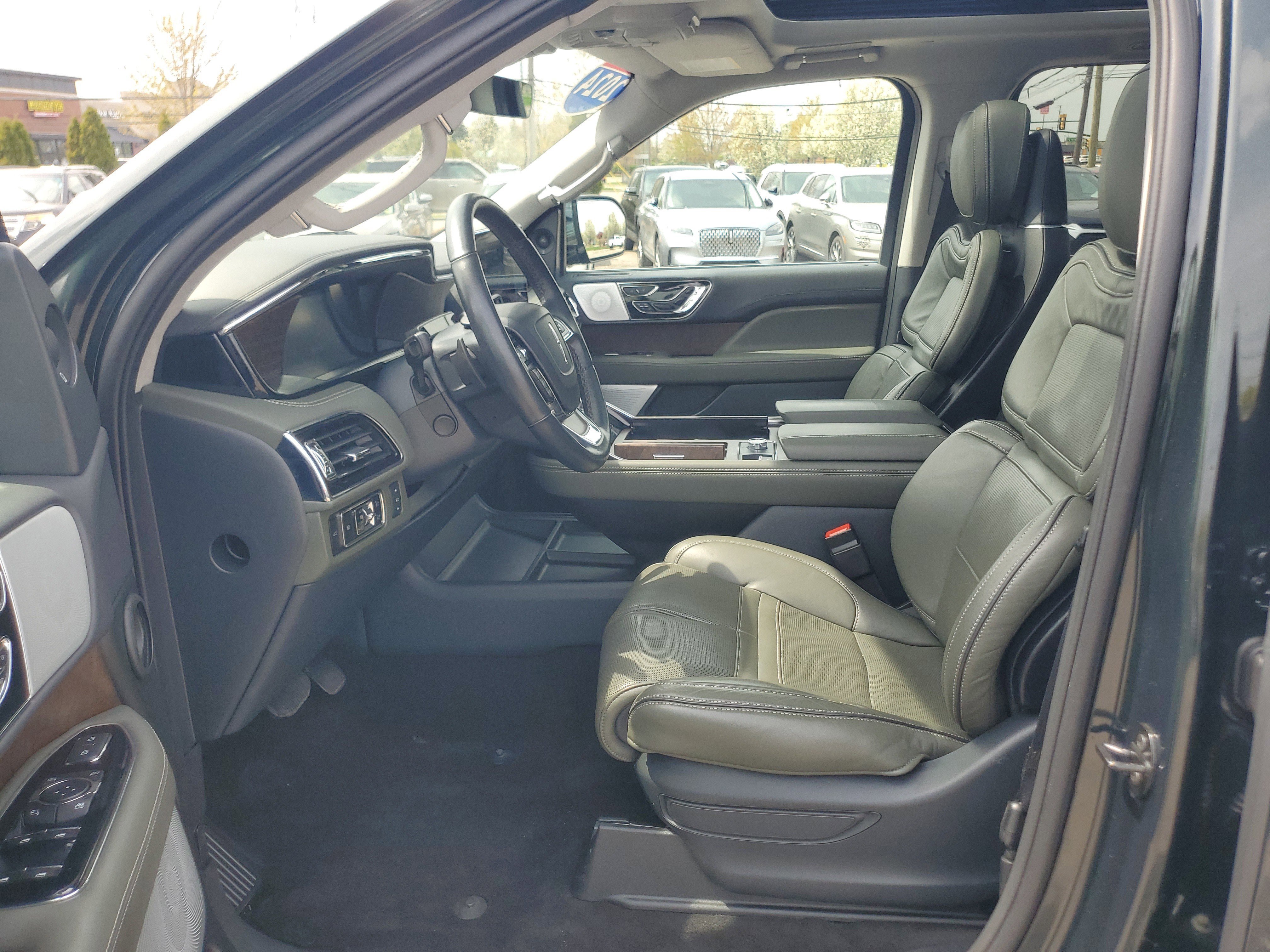Certified 2024 Lincoln Navigator Black Label AWD/4WD image 12