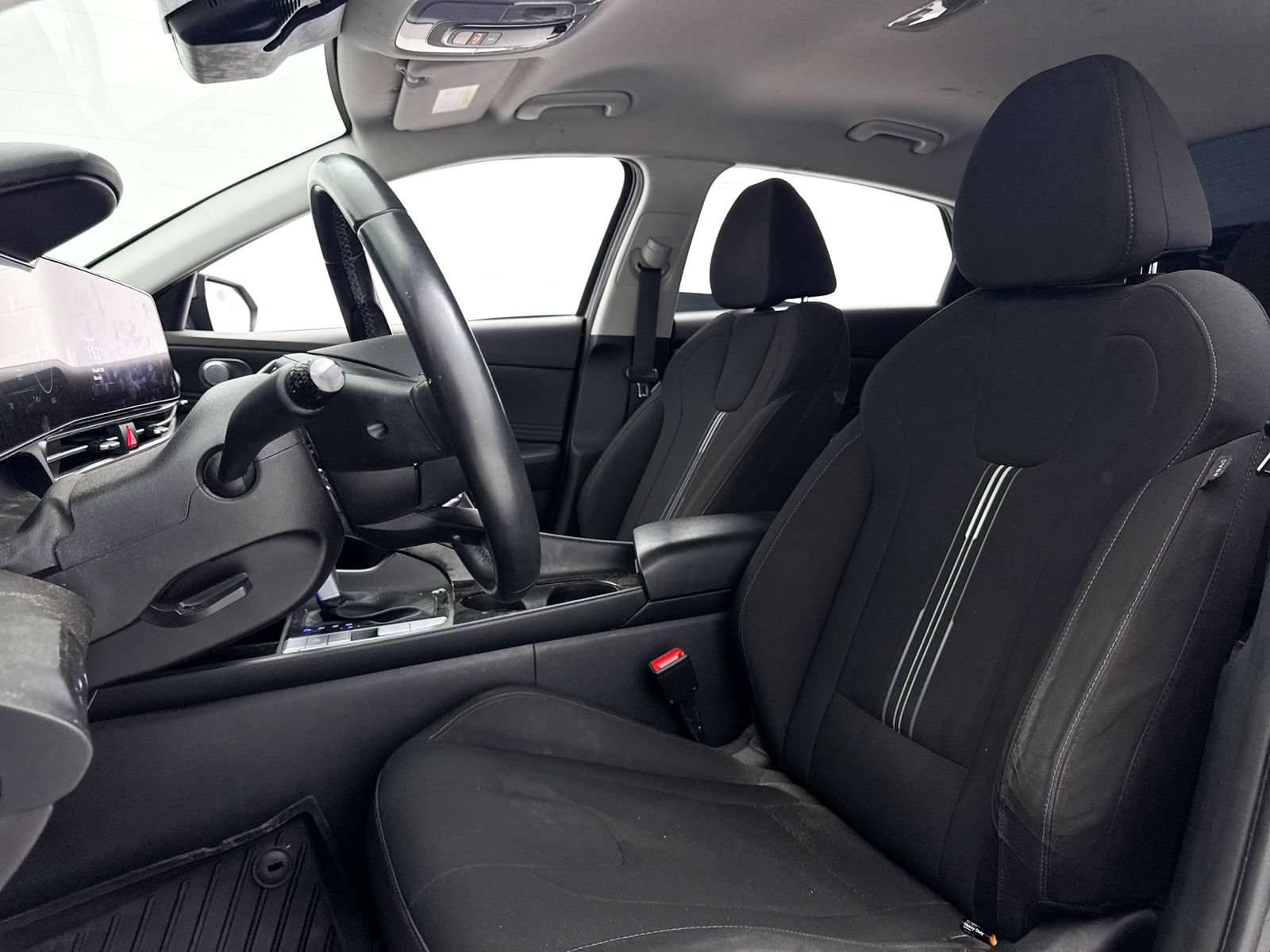 Used 2023 Hyundai Elantra SEL w/ Convenience Package FWD image 18