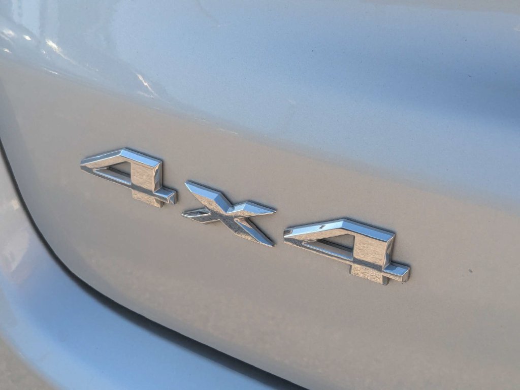 Used 2024 Jeep Compass Latitude AWD/4WD image 17