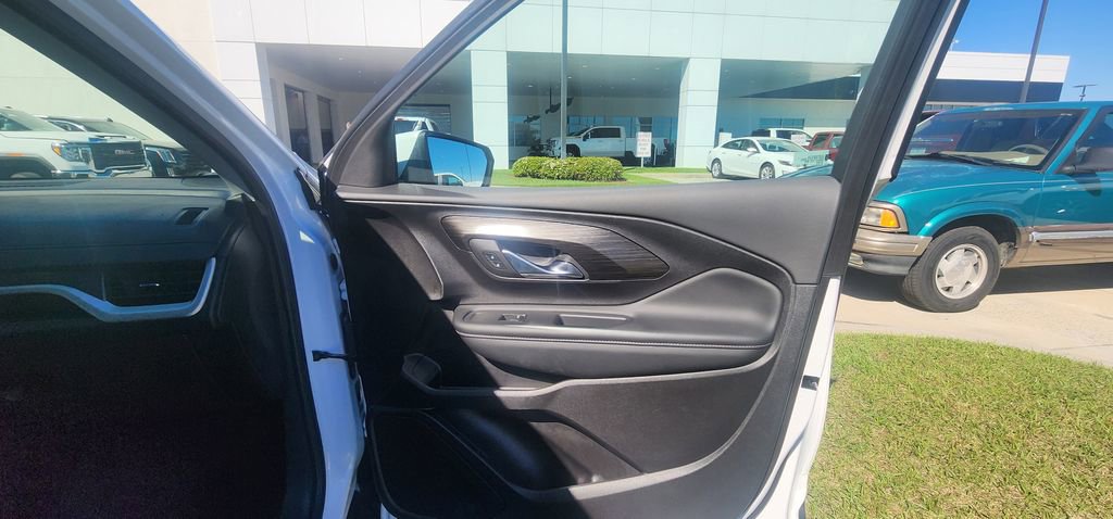 Used 2024 GMC Terrain SLE image 20