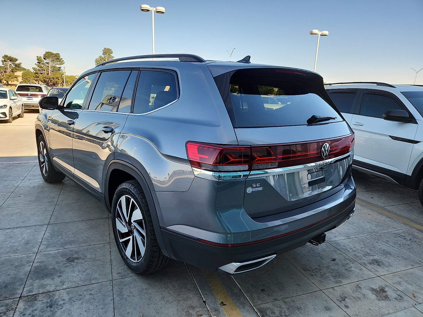 Used 2024 Volkswagen Atlas SE image 5