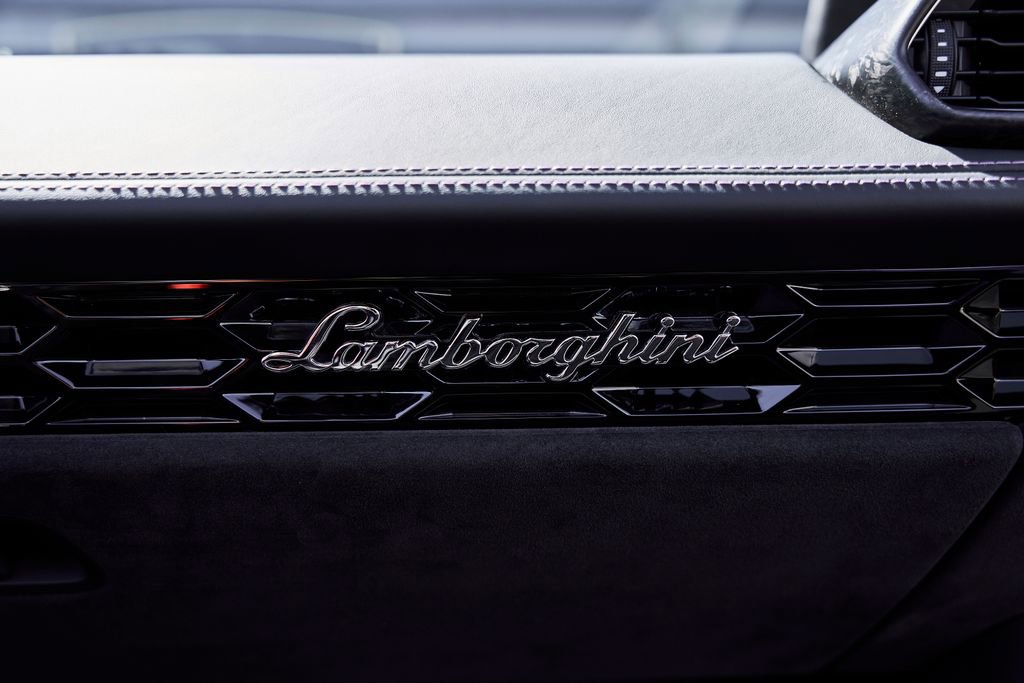 Used 2024 Lamborghini Huracan EVO image 41