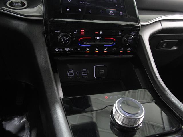 Used 2023 Jeep Grand Cherokee Laredo w/ Luxury Tech Group I image 14