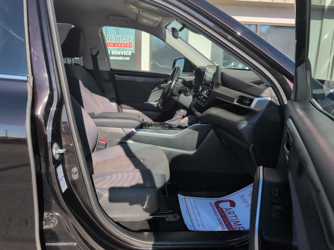 Used 2020 Toyota Highlander LE image 11