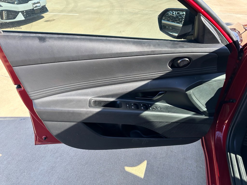 Used 2025 Hyundai Elantra Sport image 9