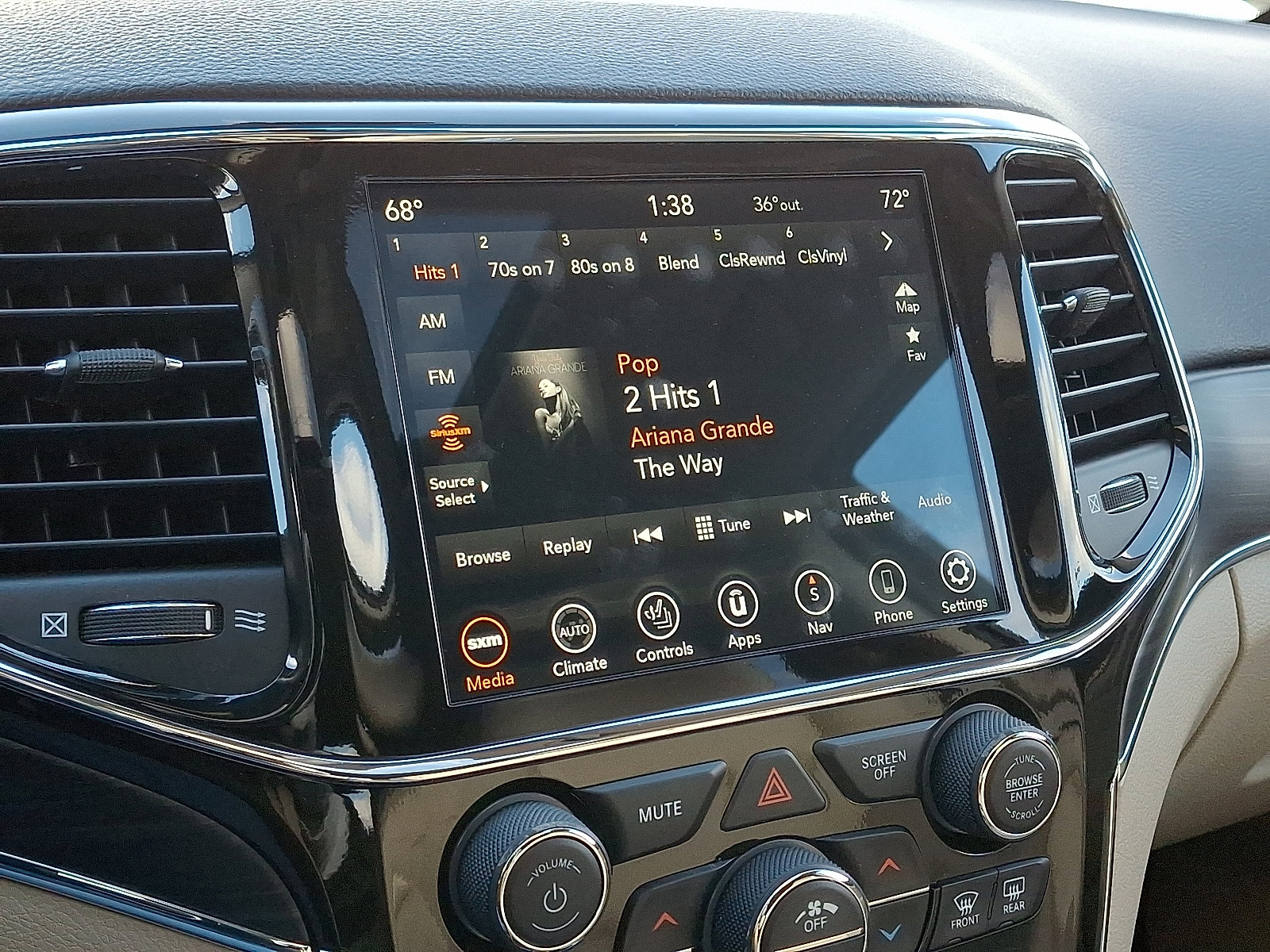 Used 2021 Jeep Grand Cherokee Limited image 20