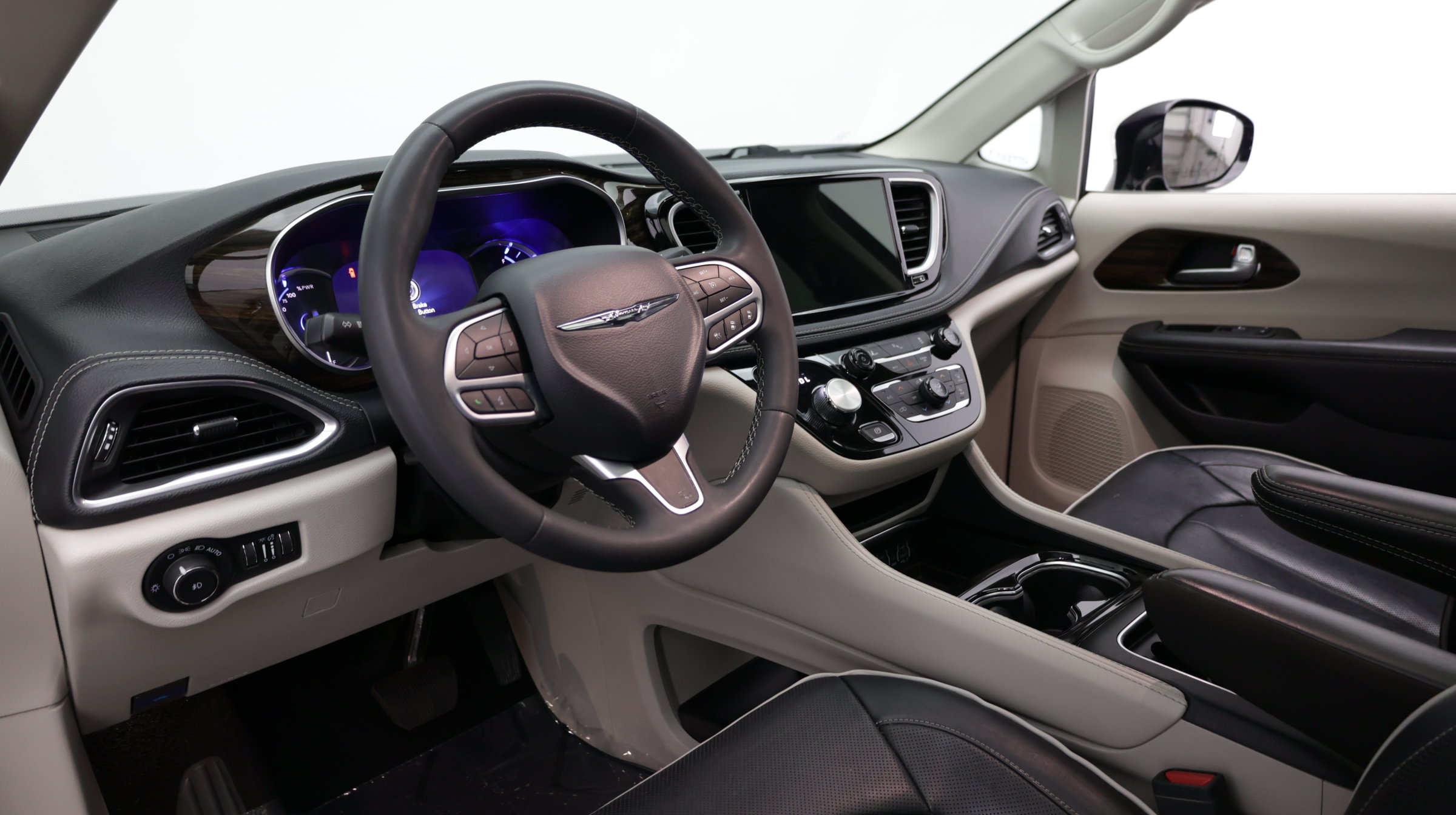 Used 2023 Chrysler Pacifica Limited FWD image 14