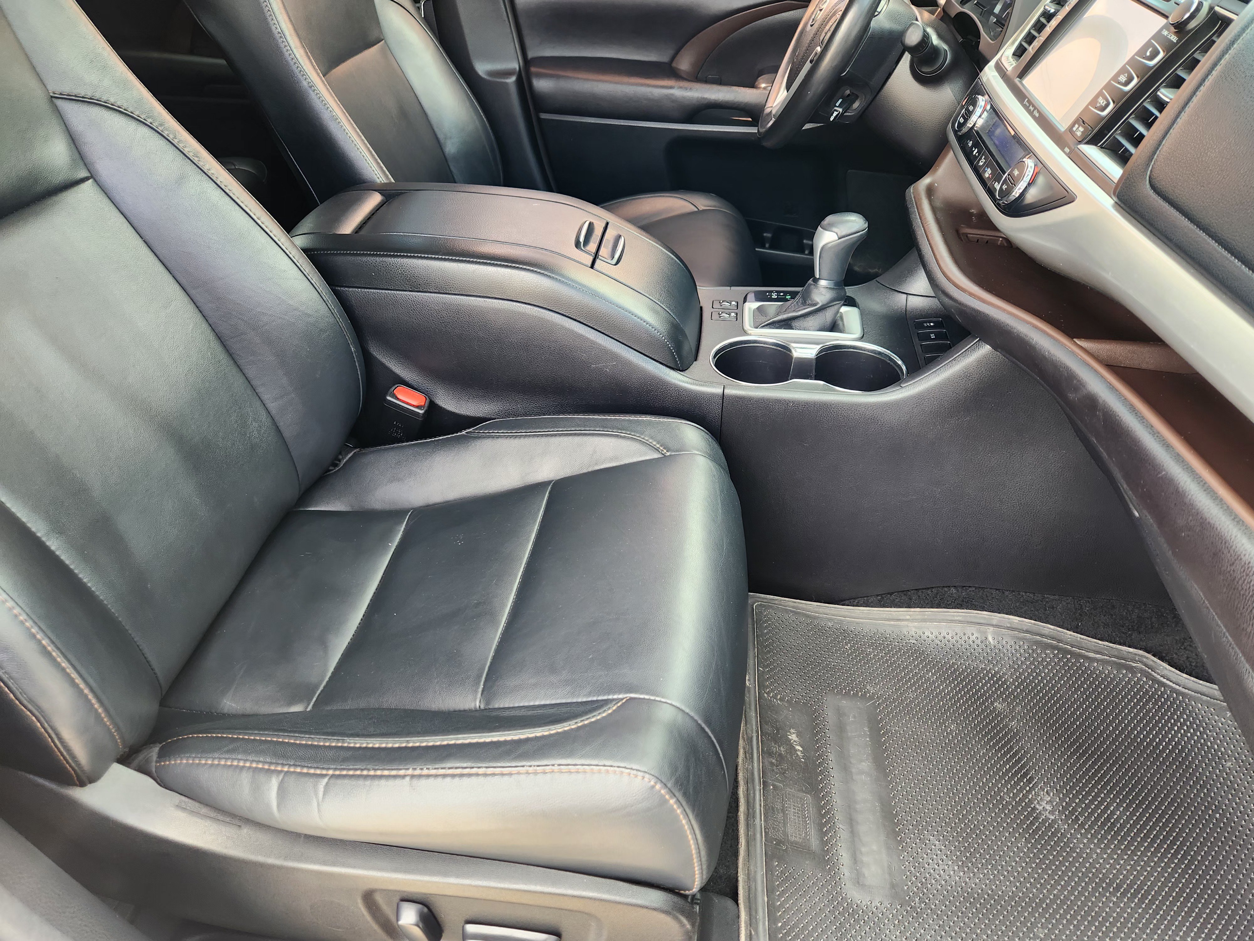 Used 2017 Toyota Highlander XLE FWD image 15