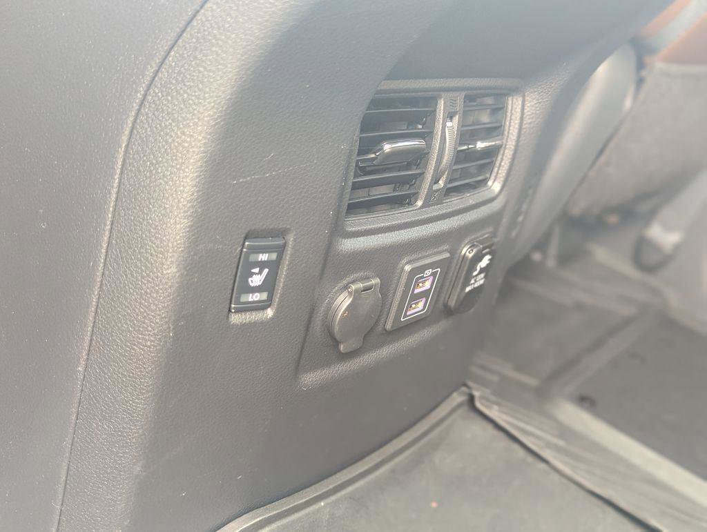 Used 2023 Nissan Titan Platinum Reserve w/ Moonroof Package image 39