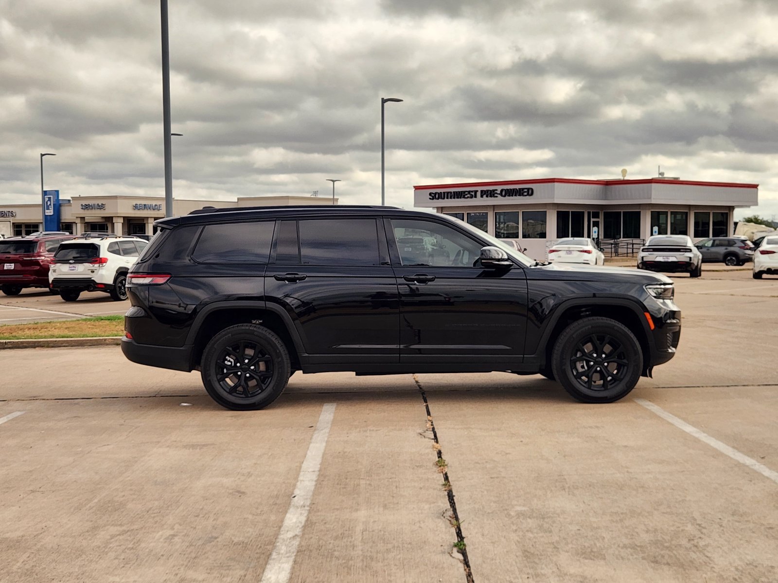 Used 2025 Jeep Grand Cherokee L Altitude RWD image 7
