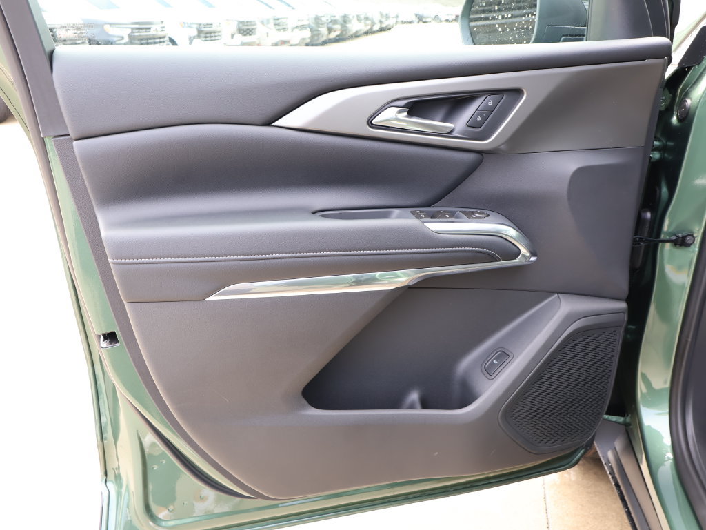 New 2027 Chevrolet Traverse LT w/ Driver Confidence Package FWD image 11