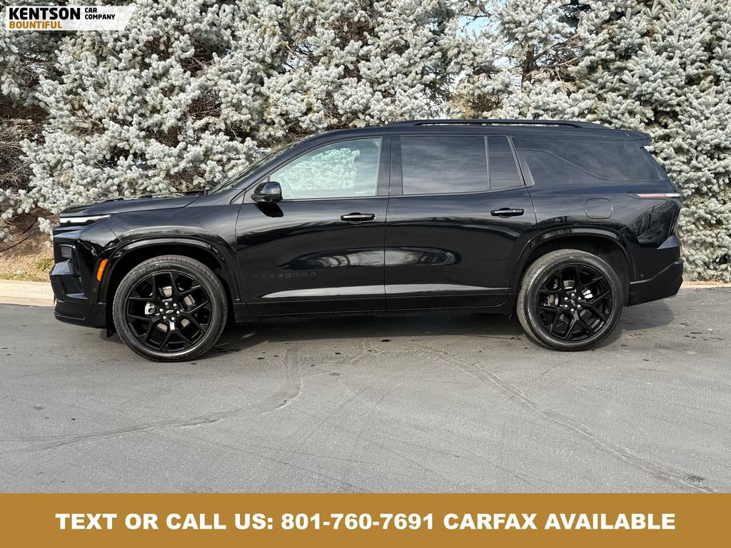 Used 2024 Chevrolet Traverse RS image 3