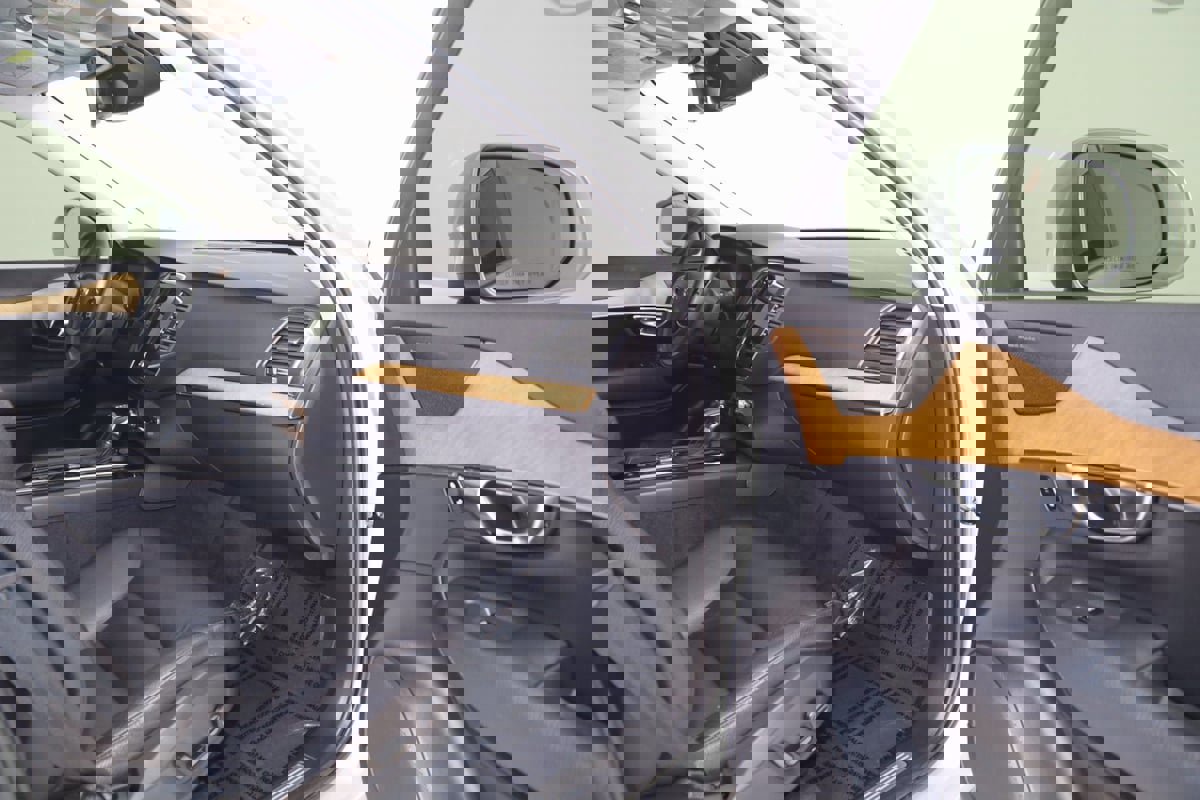 Used 2022 Volvo XC90 T6 Momentum w/ Climate Package image 48