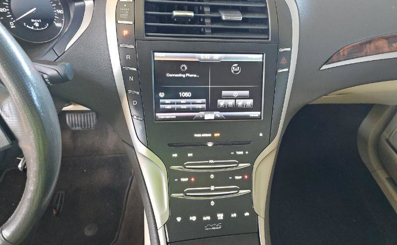 Used 2013 Lincoln MKZ FWD image 10