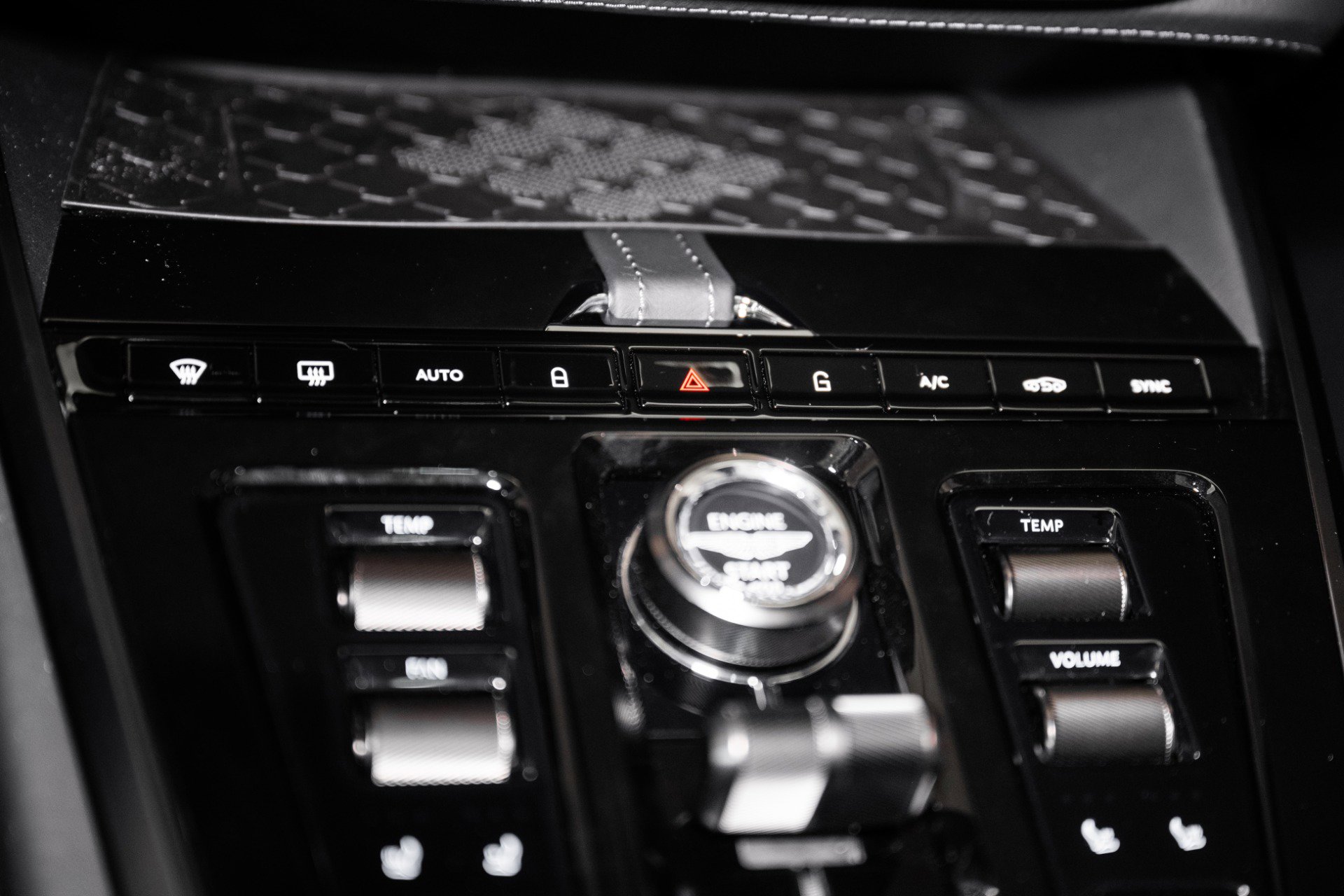 Used 2025 Aston Martin DBX 707 image 36