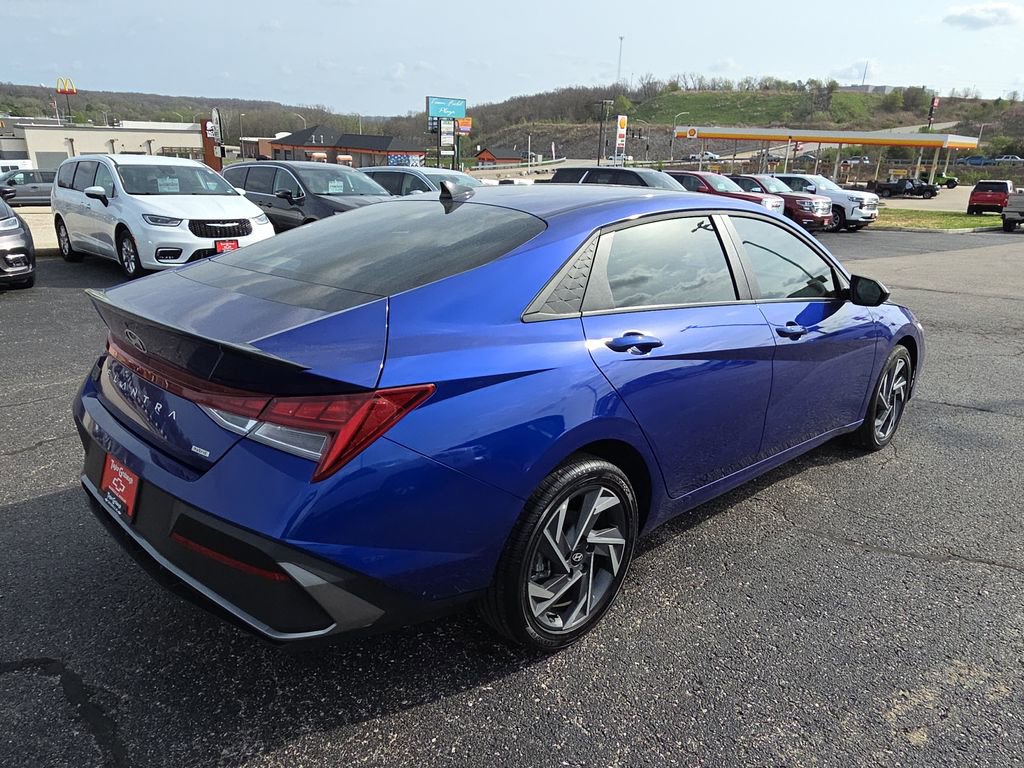 Used 2025 Hyundai Elantra SEL w/ Cargo Package image 8