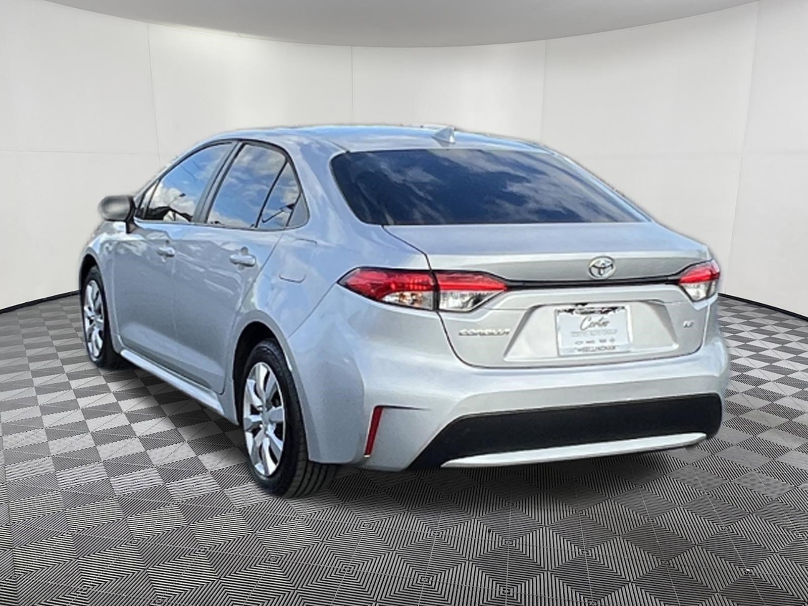 Used 2020 Toyota Corolla LE FWD image 4