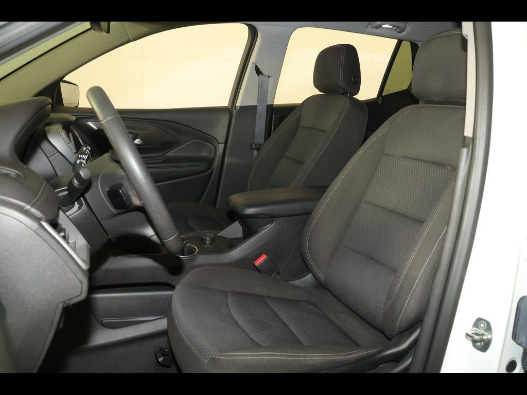 Used 2023 GMC Terrain SLE w/ Elevation Edition image 21