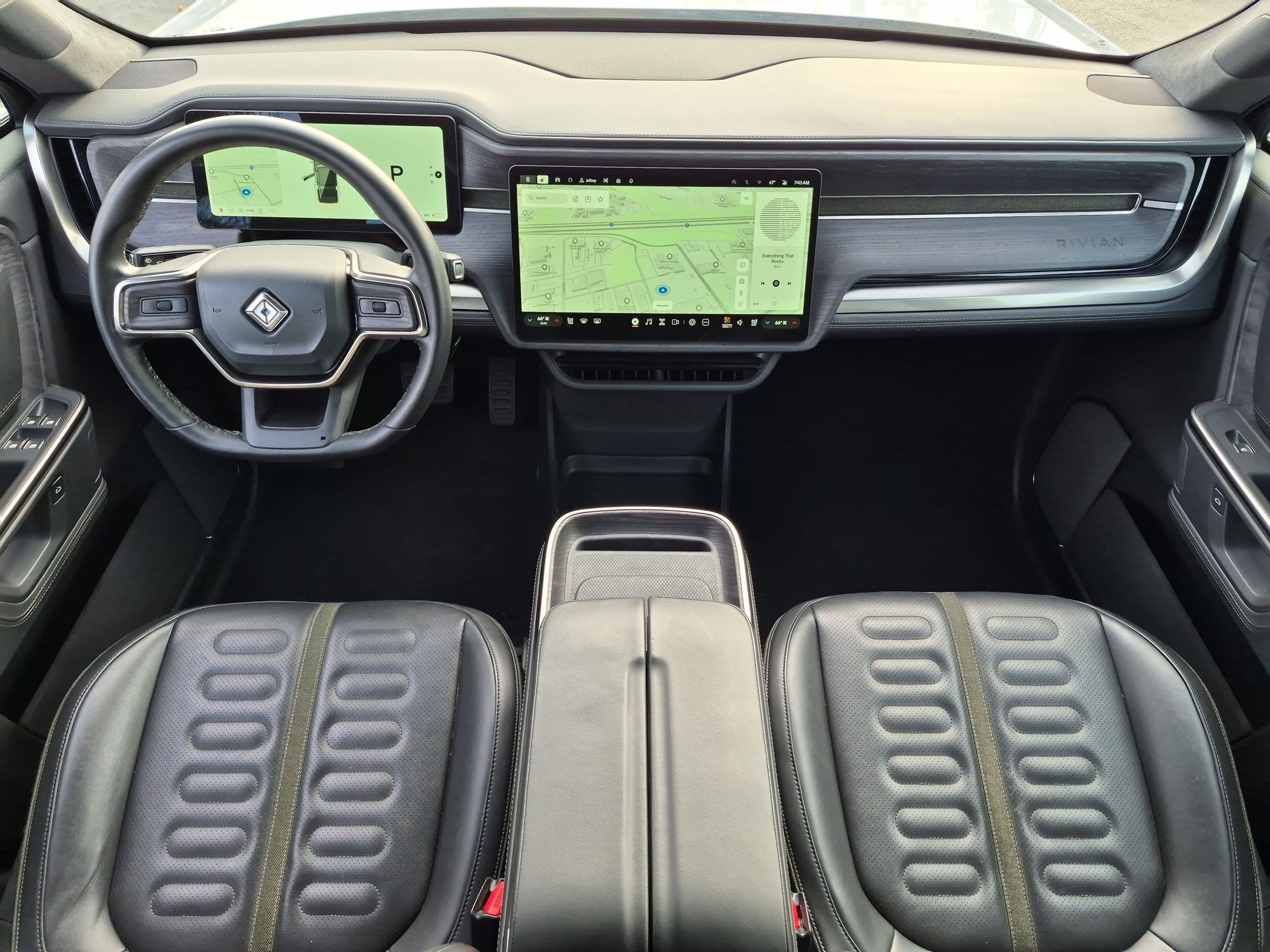 Used 2025 Rivian R1S Adventure AWD/4WD image 29