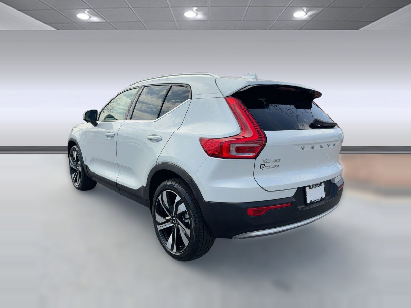 Used 2023 Volvo XC40 B5 Plus w/ Protection Package Premier image 3