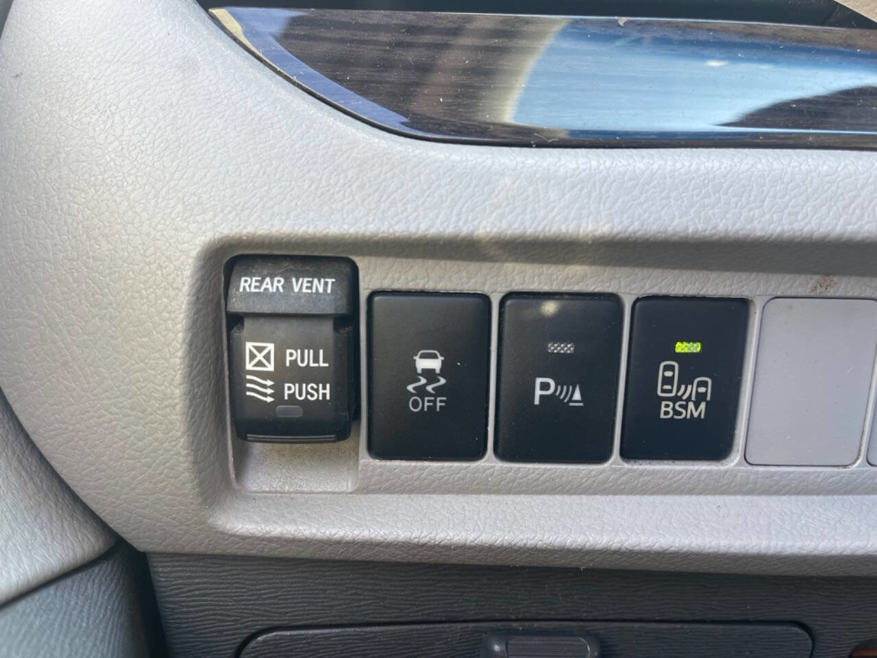 Used 2015 Toyota Sienna XLE w/ XLE Navigation Package image 15