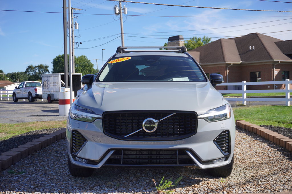 Used 2024 Volvo XC60 B5 Core AWD/4WD image 2