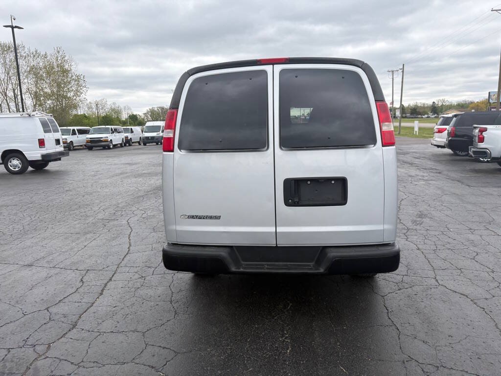 Used 2017 Chevrolet Express 3500 LS RWD image 5