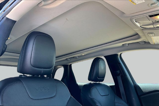 Used 2019 Jeep Cherokee Limited AWD/4WD image 17