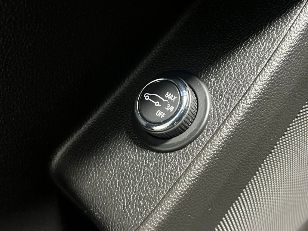 Used 2020 Chevrolet Traverse LT image 18